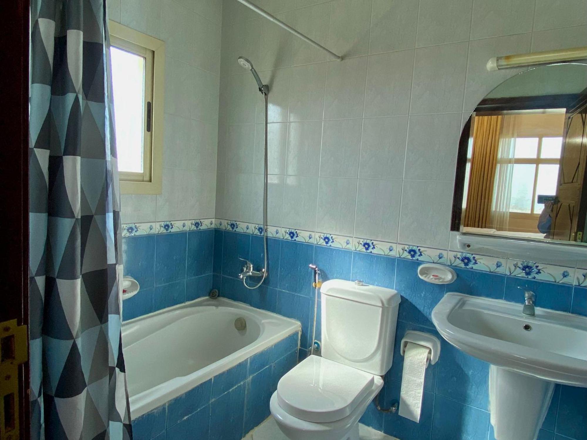 Al Misrea Tower Apartment Manama Exterior photo
