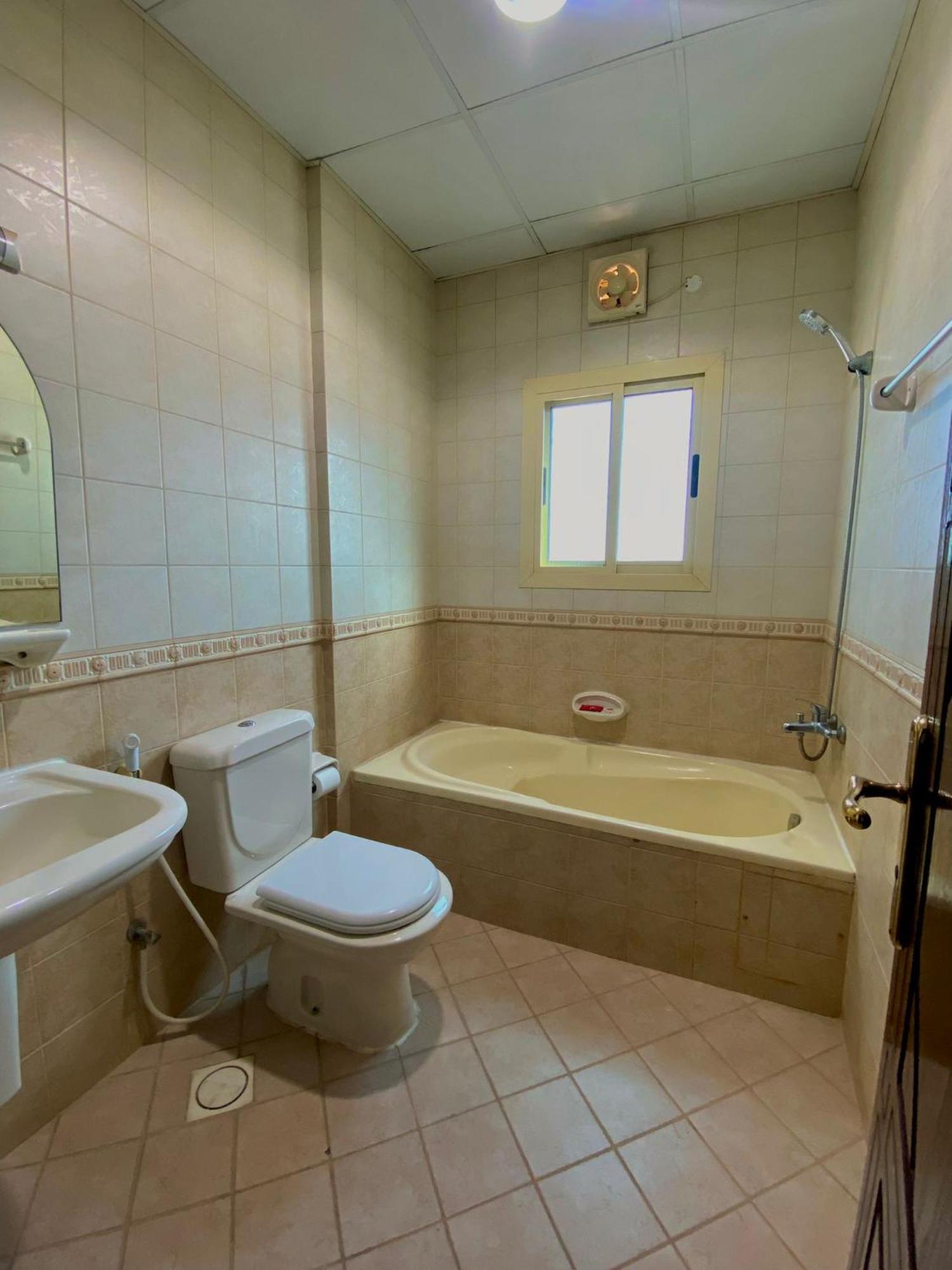 Al Misrea Tower Apartment Manama Exterior photo