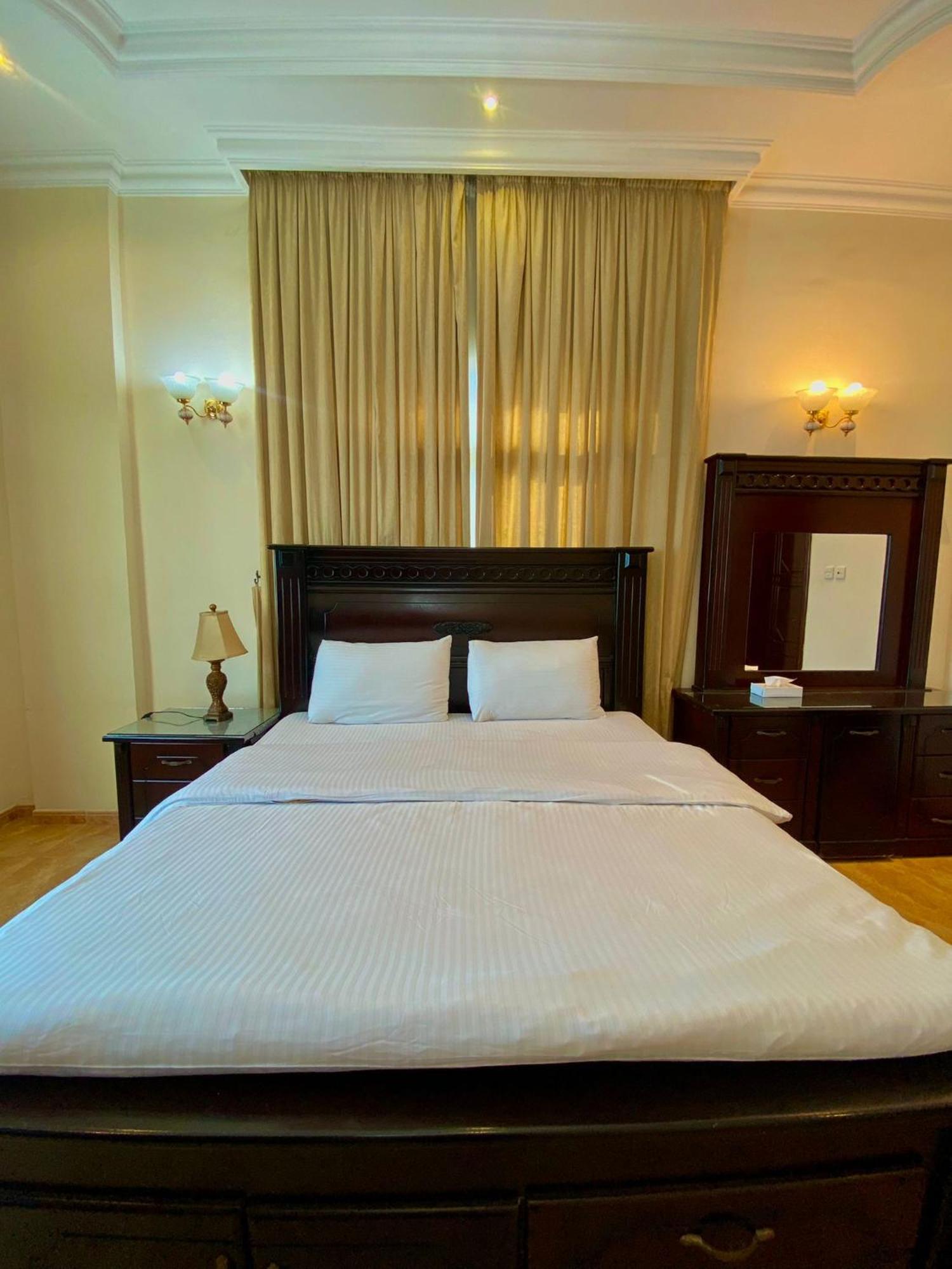 Al Misrea Tower Apartment Manama Exterior photo