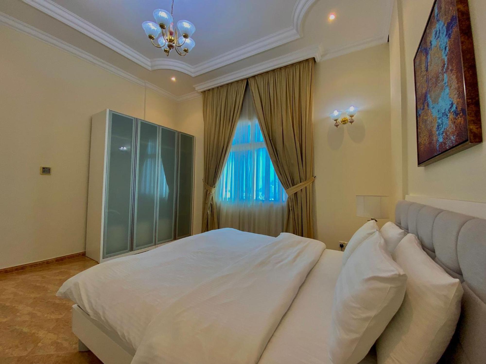 Al Misrea Tower Apartment Manama Exterior photo